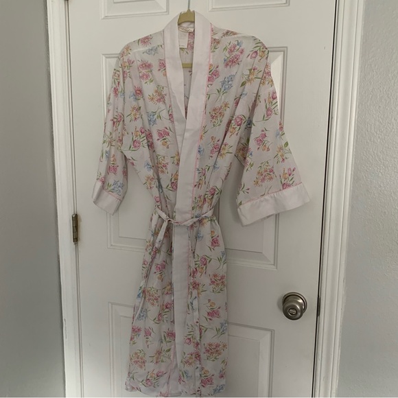 Cachet Intimates & Sleepwear Vintage Lightweight Shabby Chic Robe